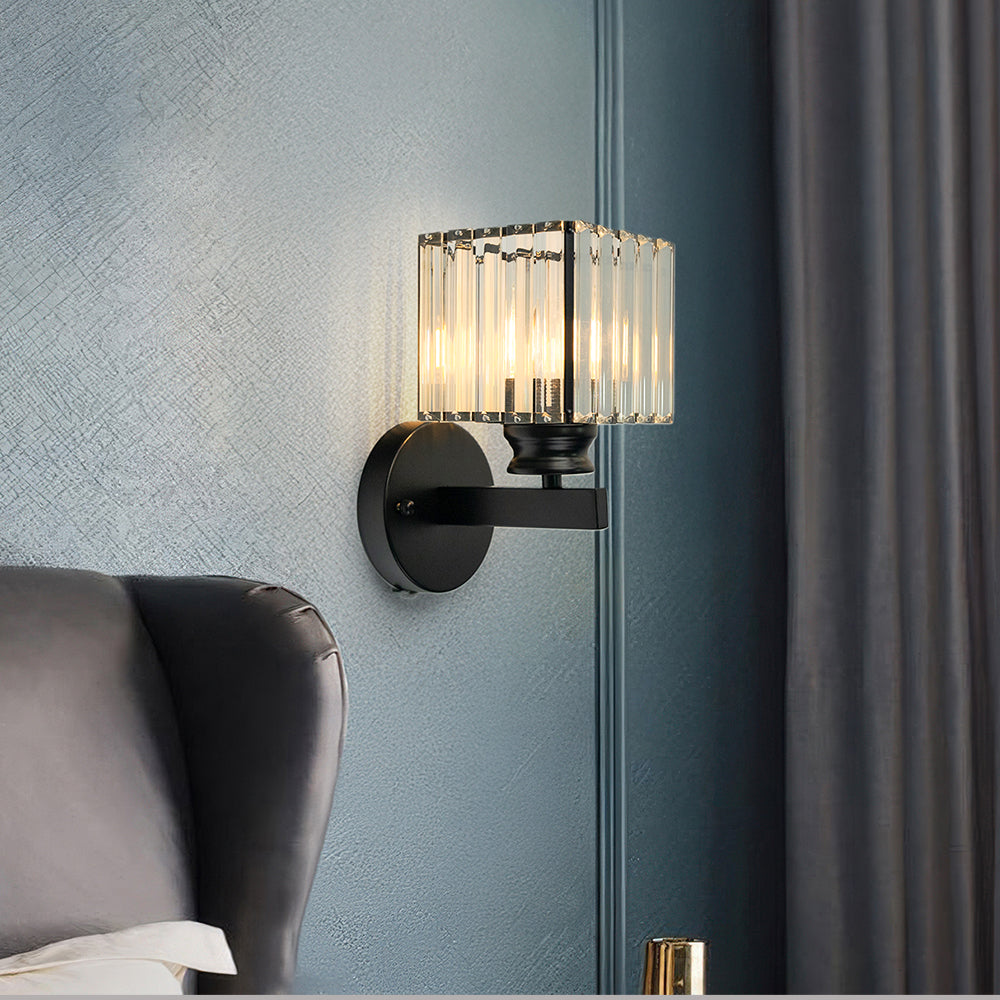 Moderne Wandleuchte aus Eisen mit facettiertem Kristallpaneel