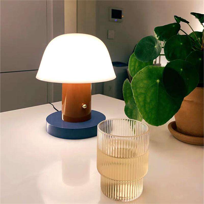Skulpturale wiederaufladbare kabellose Tischlampe in Pilzform mit Touch-Dimmung