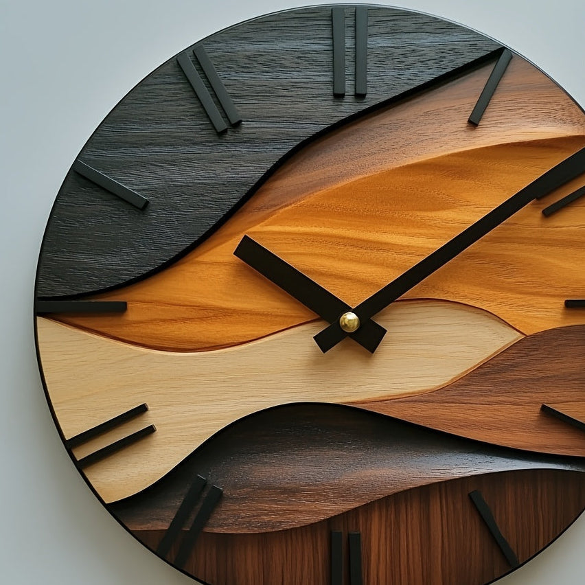 Nordische geräuschlose runde Wanduhr mit geriffelter Holzimitat-Oberfläche
