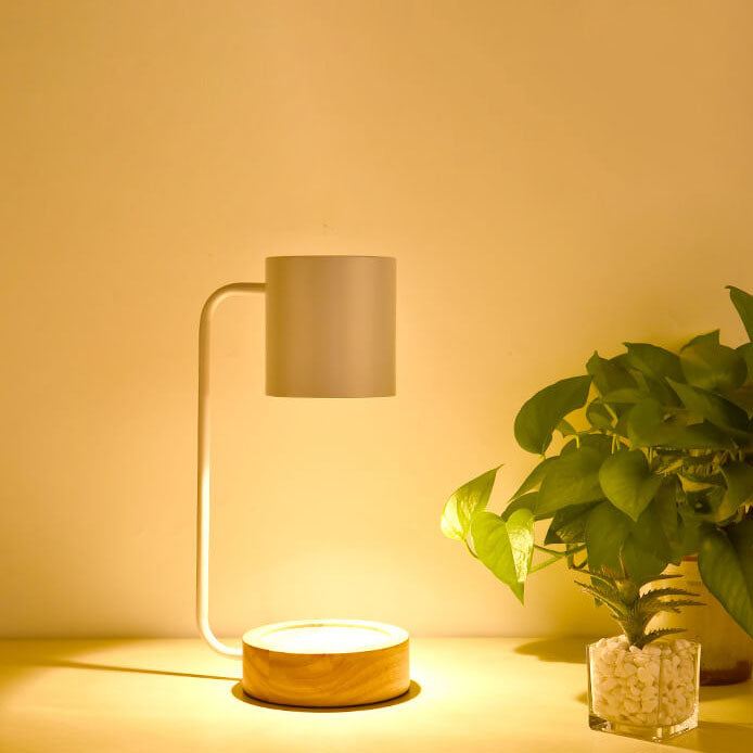 Japanisch-minimalistische Tischlampe aus Holz und Metall mit Kerzenwärmer