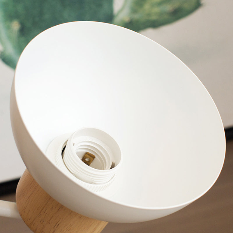Nordische minimalistische Wandleuchte aus Holz mit skulpturalem sitzendem Vogel