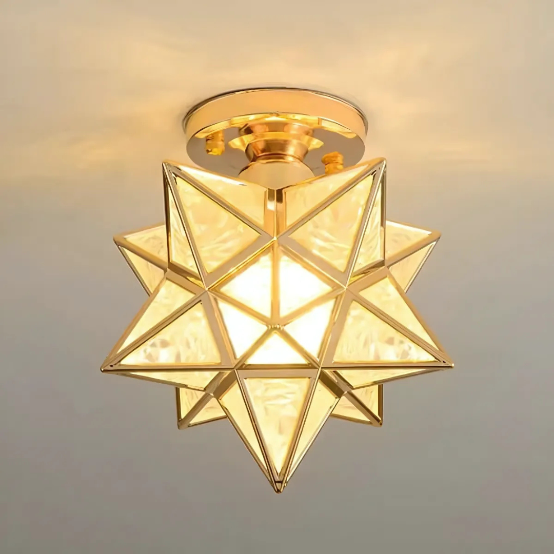 Deckenleuchte mit geometrischem Sternrahmen und mattiertem Glas