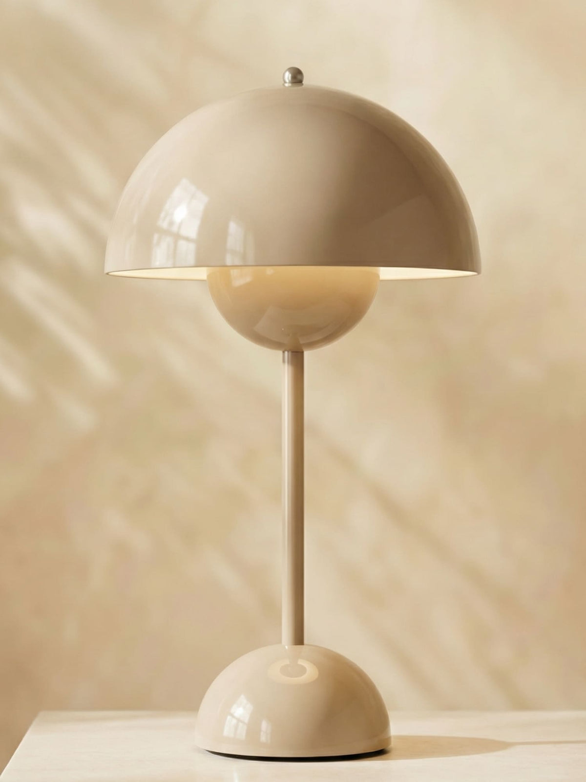 Kabellose dimmbare aufladbare Retro-Tischlampe in Kugelform