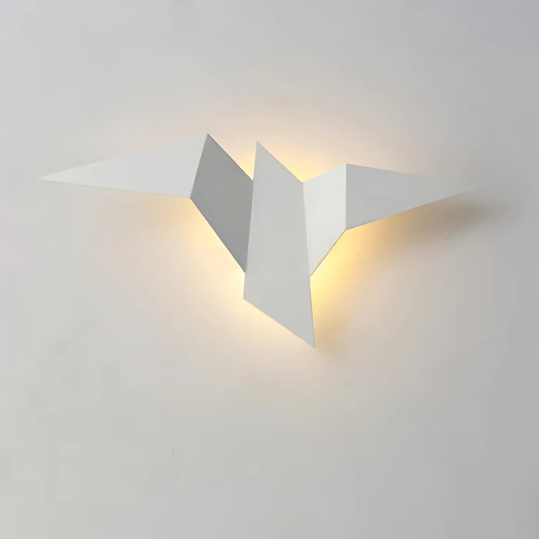 Skulpturale moderne Wandleuchte aus Metall im Origami-inspirierten Design