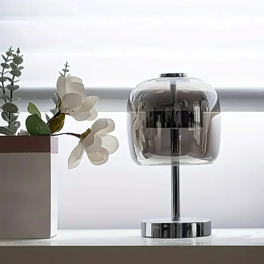 Kugelförmige Tischlampe aus Milchglas und Eisen, dimmbar und per USB betrieben