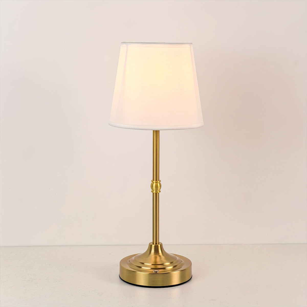 Wiederaufladbare kabellose Touch-Tischlampe mit gebürstetem Metall und Stoffschirm