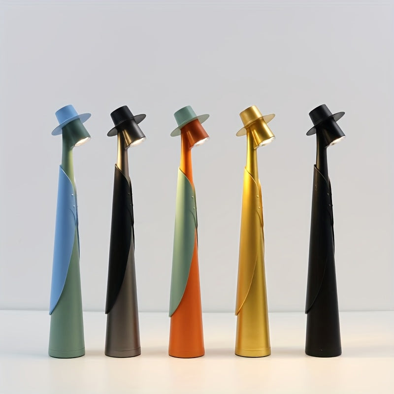 Skulpturale Tischlampe als Hutsilhouette mit Akku und Touch-Steuerung