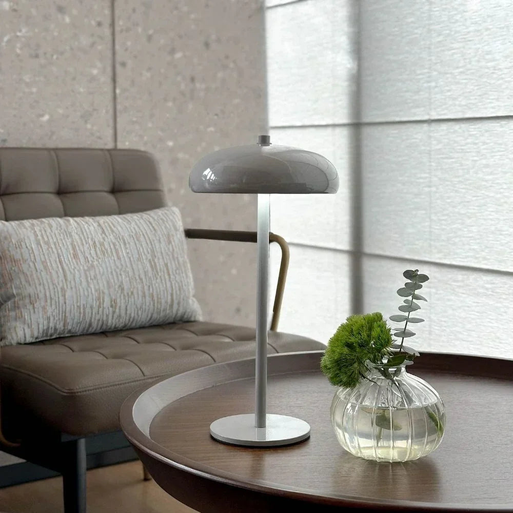 Retro-Tischlampe mit abgerundeter Silhouette, Touch-Steuerung, wiederaufladbar und tragbar