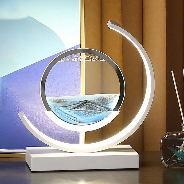 Tischlampe mit rotierender Sandkunst-Skulptur und stimmungsvoller Beleuchtung