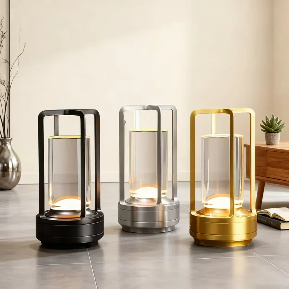 Moderne Tischlampe mit zylindrischem Metallrahmen und Touch-Steuerung