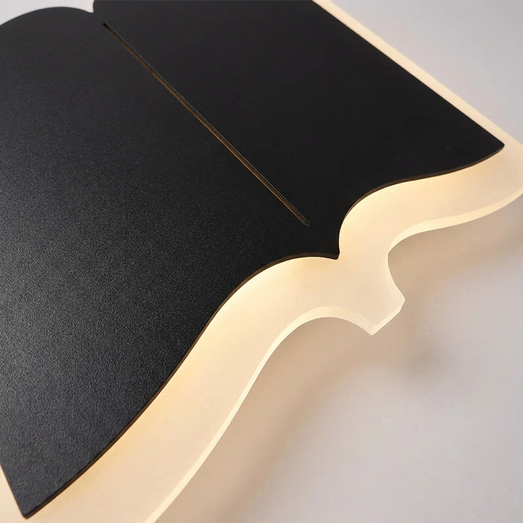 Skulpturale Eisen-Acryl-Wandleuchte mit Silhouette eines geöffneten Buches