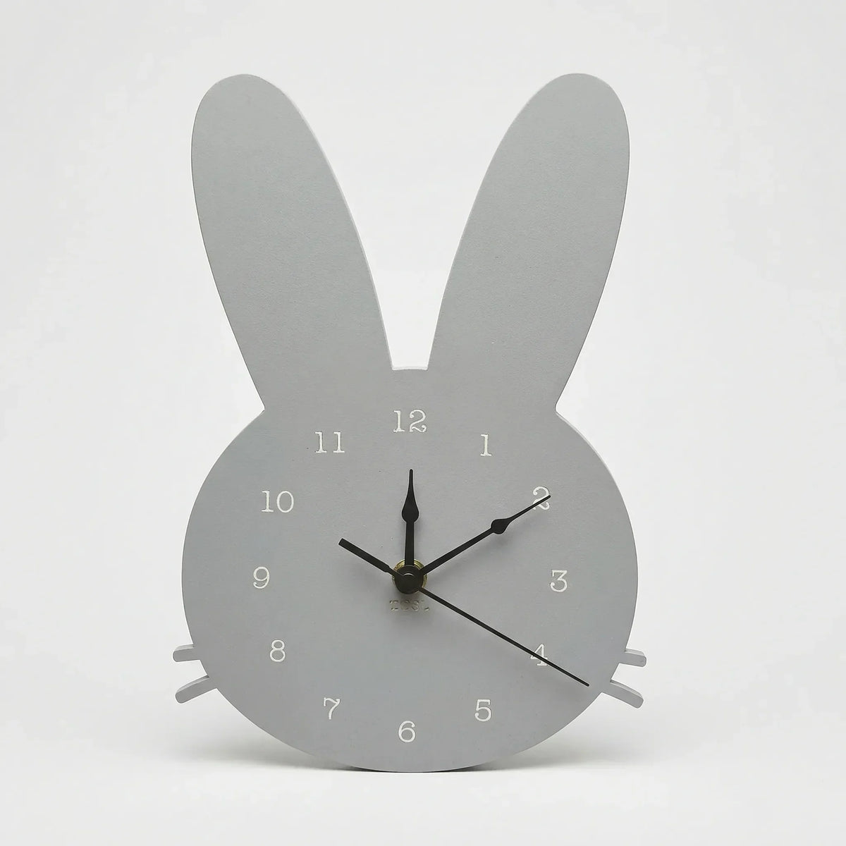 Verspielte nordisch-skandinavische leise Wanduhr mit Hasensilhouette