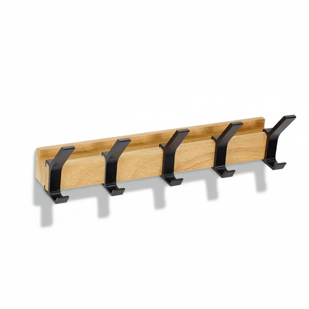 Skandinavische Wandgarderobe aus Holz mit verstellbaren Haken