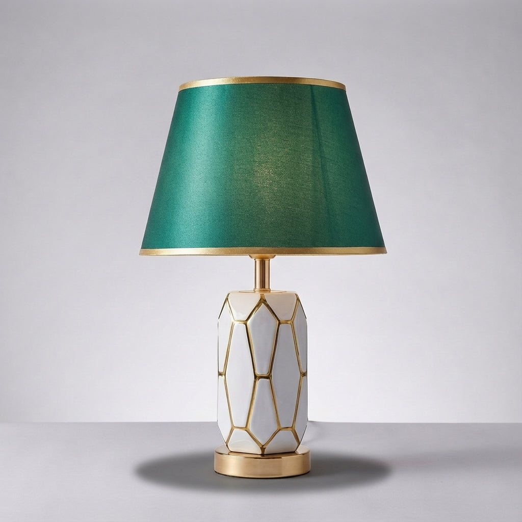 Minimalistische Retro-Tischlampe mit Keramiksockel und Stoffschirm