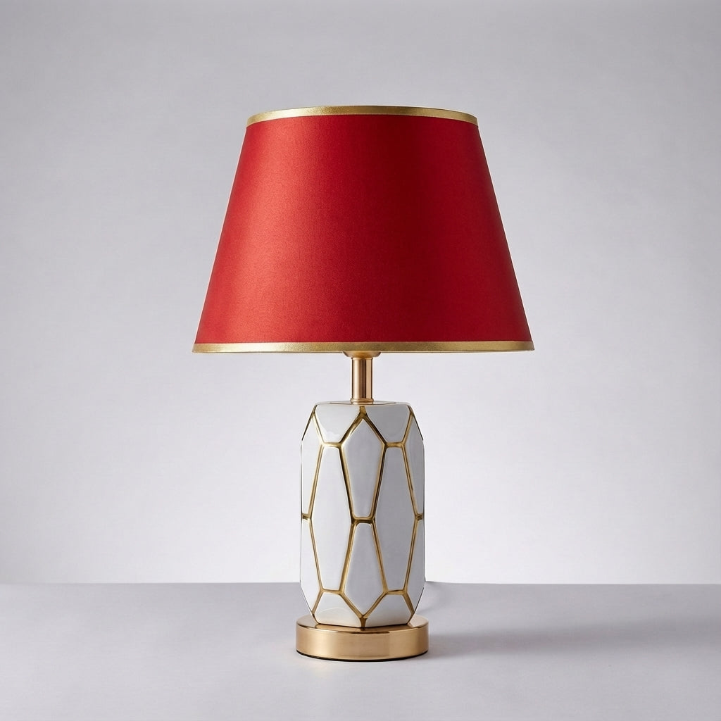 Minimalistische Retro-Tischlampe mit Keramiksockel und Stoffschirm