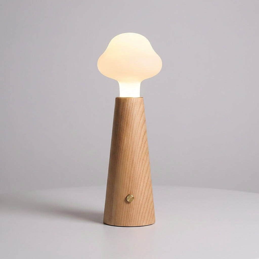 Diffus leuchtende Tischlampe mit wolkenförmigem Acrylschirm und konischem Sockel