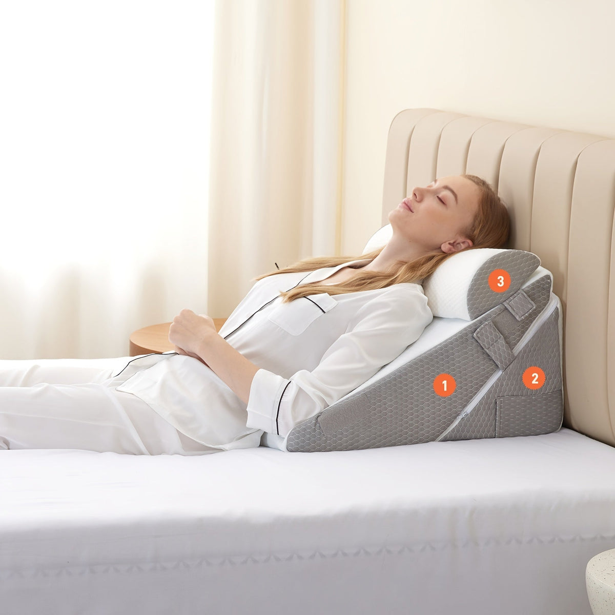 Konturiertes, ergonomisches Keilkissen aus Memory-Schaumstoff mit verstellbarer Liegeposition