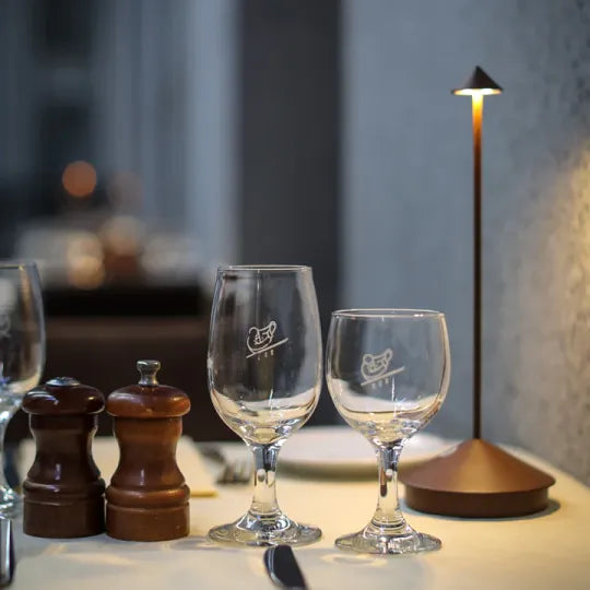 Wasserdichte, kabellose, wiederaufladbare und dimmbare Tischlampe für den Innen- und Außenbereich