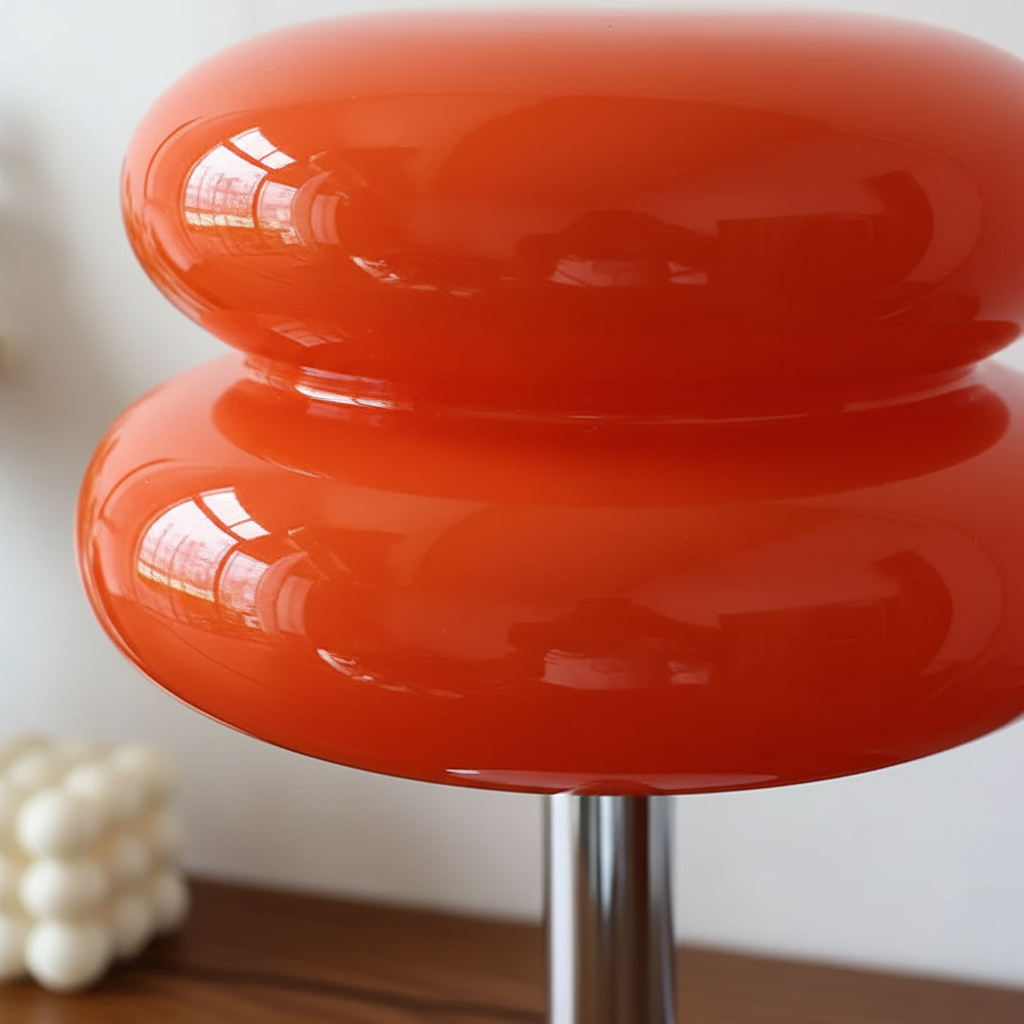 Kompakte kabellose dimmbare aufladbare Tischlampe im Bauhaus-Stil