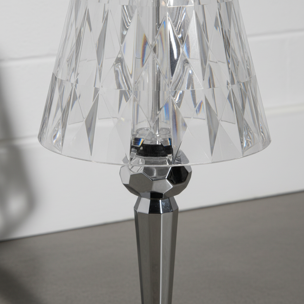 Dekorative Tischlampe mit funkelndem Kristalleffekt und warmem Licht