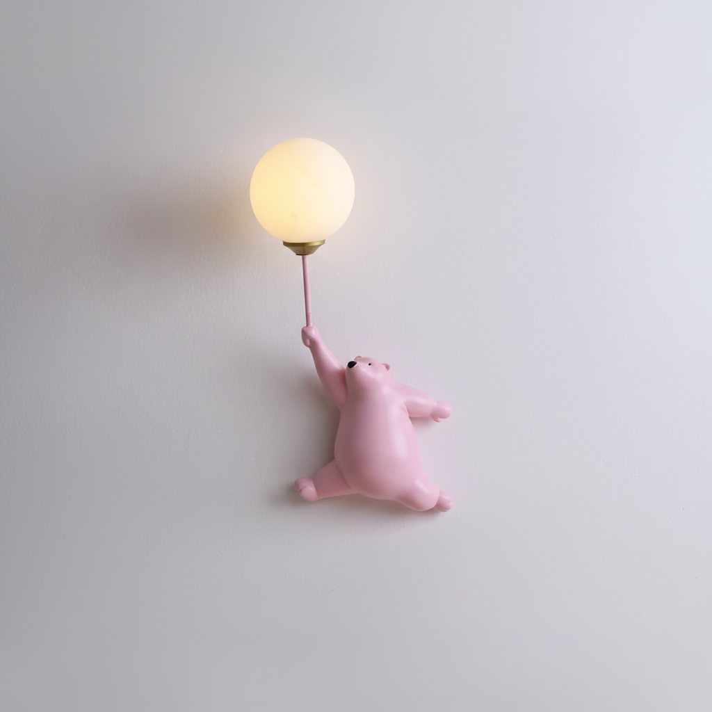 Verspielte Wandleuchte aus Harz und Acryl in Bärenform für das Kinderzimmer