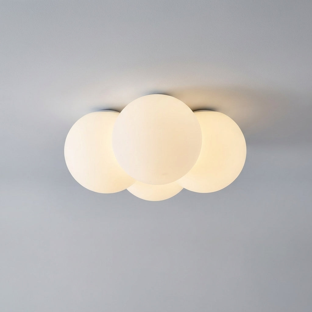 Skulpturale, flache Deckenleuchte in Wolkenform mit diffusem Licht
