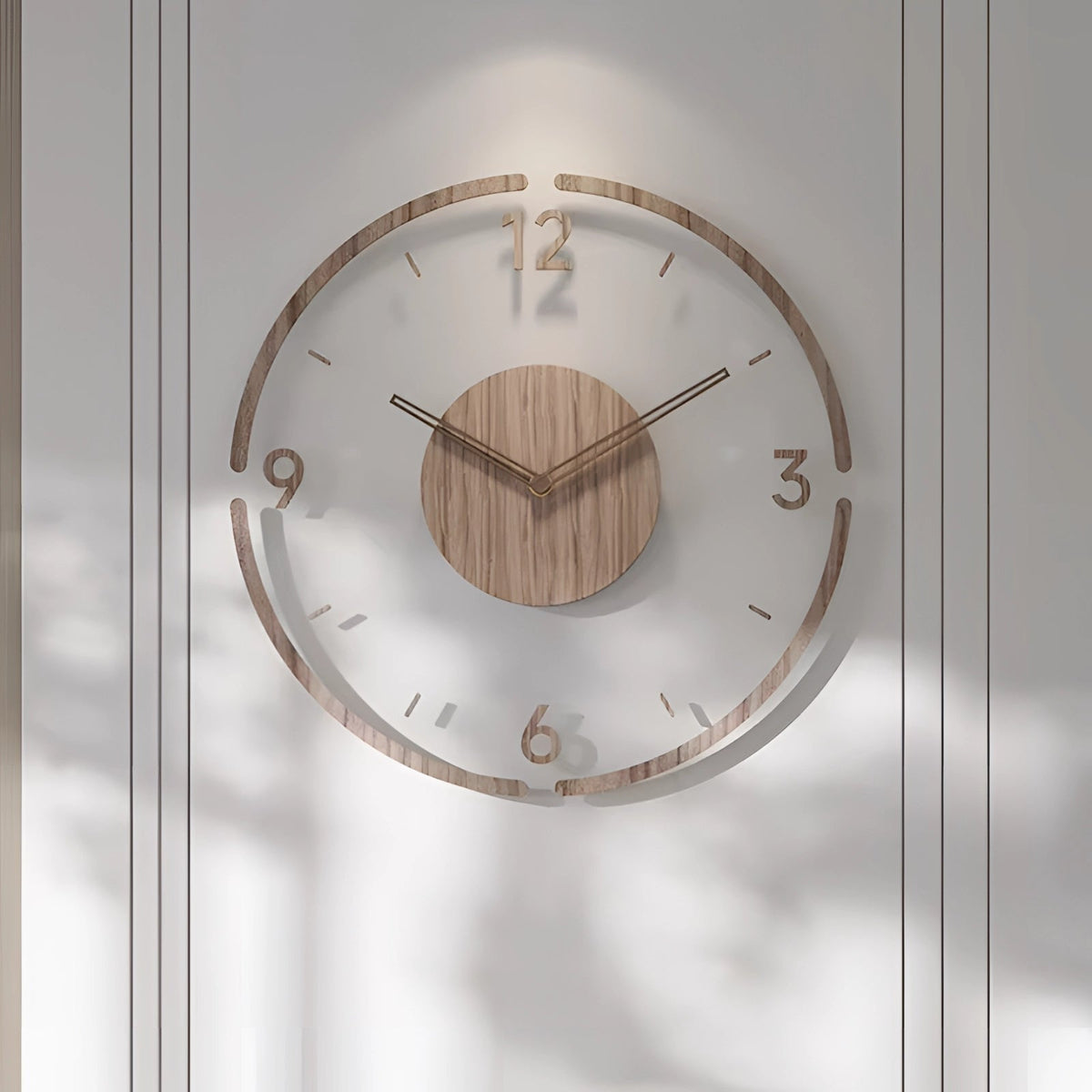 Minimalistische skandinavische Wanduhr aus Massivholz mit geräuschlosem Quarzwerk