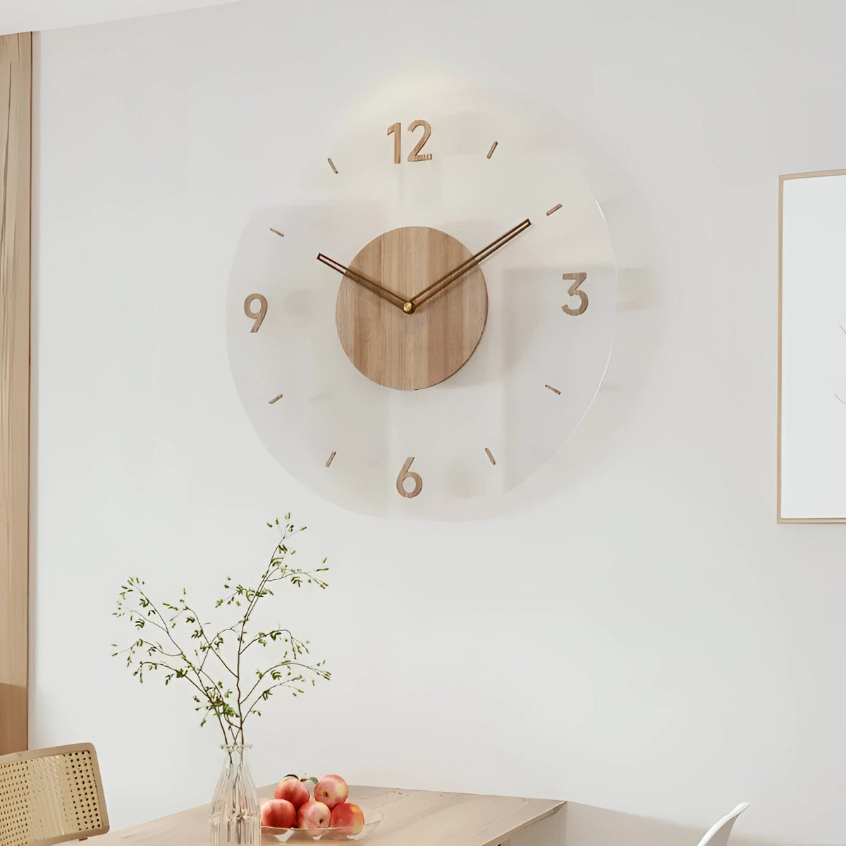 Minimalistische skandinavische Wanduhr aus Massivholz mit geräuschlosem Quarzwerk