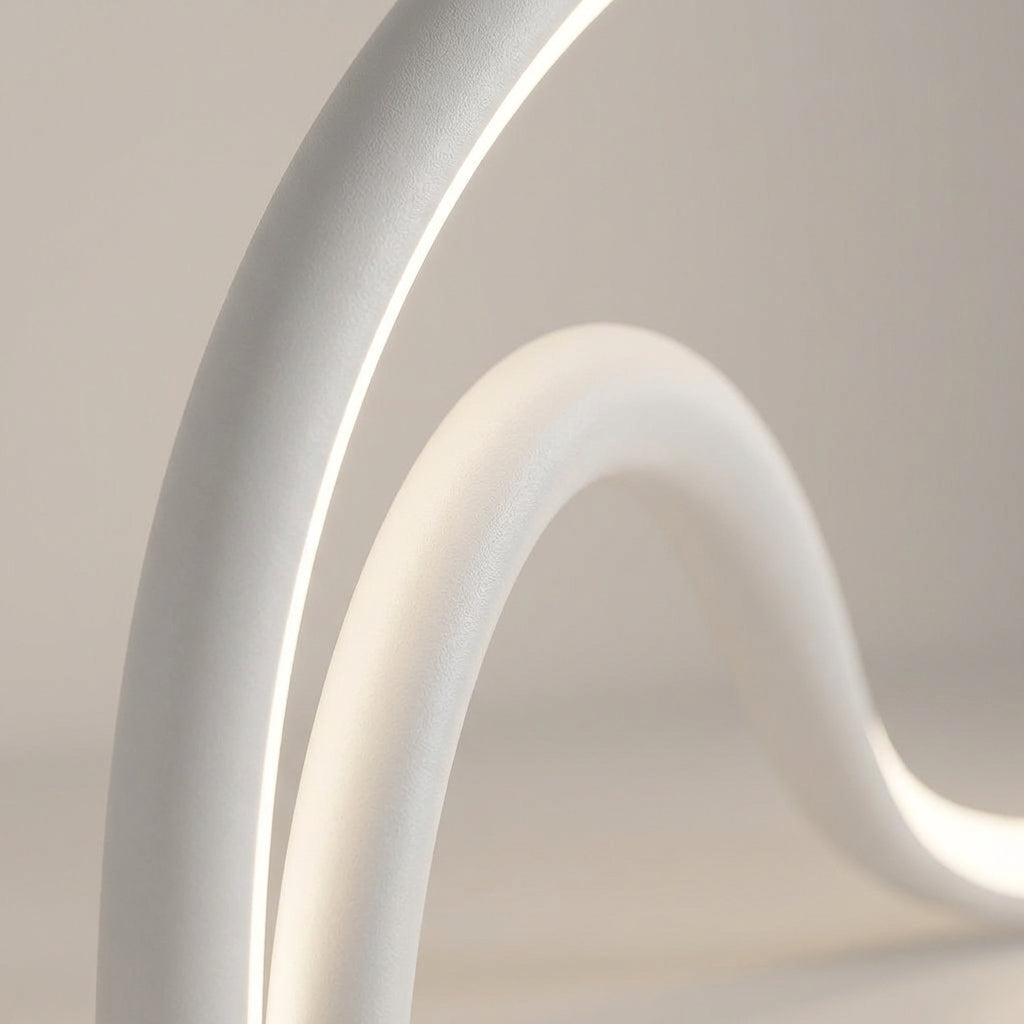 Skulpturale kompakte Tischlampe aus Metall und Acryl mit markanter Silhouette