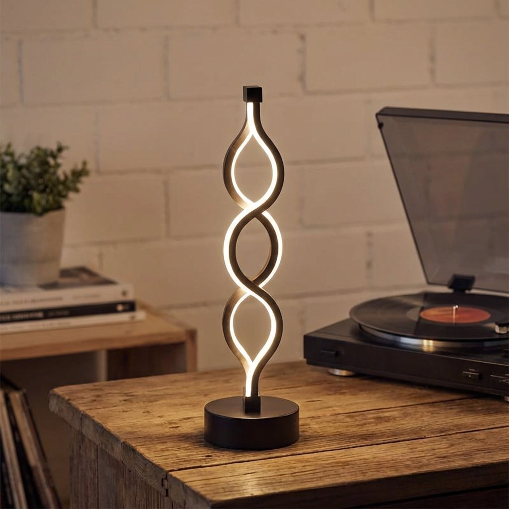 Kompakte skulpturale Tischlampe in Spiralform mit warmem Licht