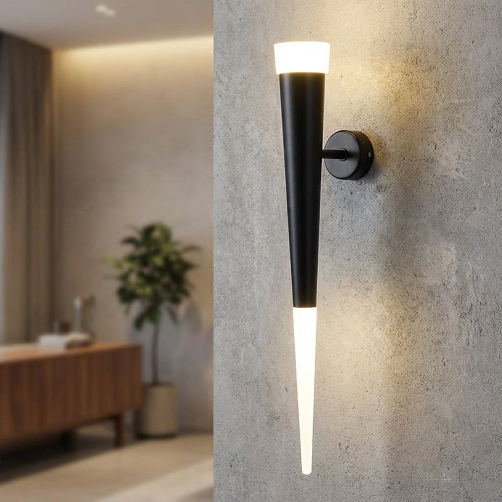 Elegante konische Metall-Wandleuchte mit nach oben und unten gerichtetem Licht