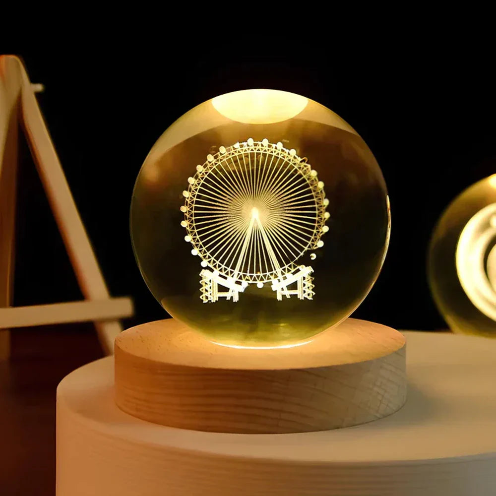 Nachtlicht und Tischlampe mit gravierter Kristallkugel in Planetenform
