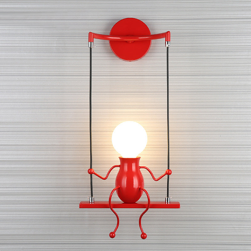 Langlebige Metall-Wandleuchte mit Silhouette einer schwingenden Figur
