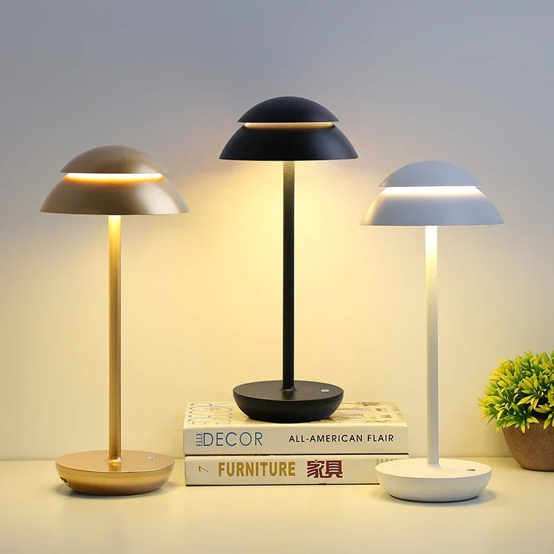 Skulpturale kabellose, wiederaufladbare Aluminium-Tischlampe mit Kuppelschirm