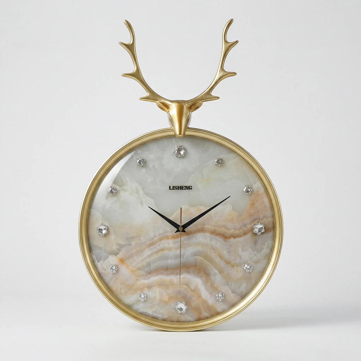 Skulpturale runde leise Wanduhr mit Hirschdekor und gleitendem Sekundenzeiger