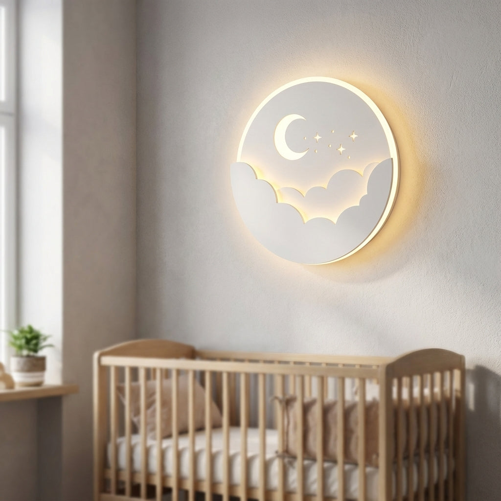 Batteriebetriebene Wandleuchte mit Silhouette aus Mond und Sternen