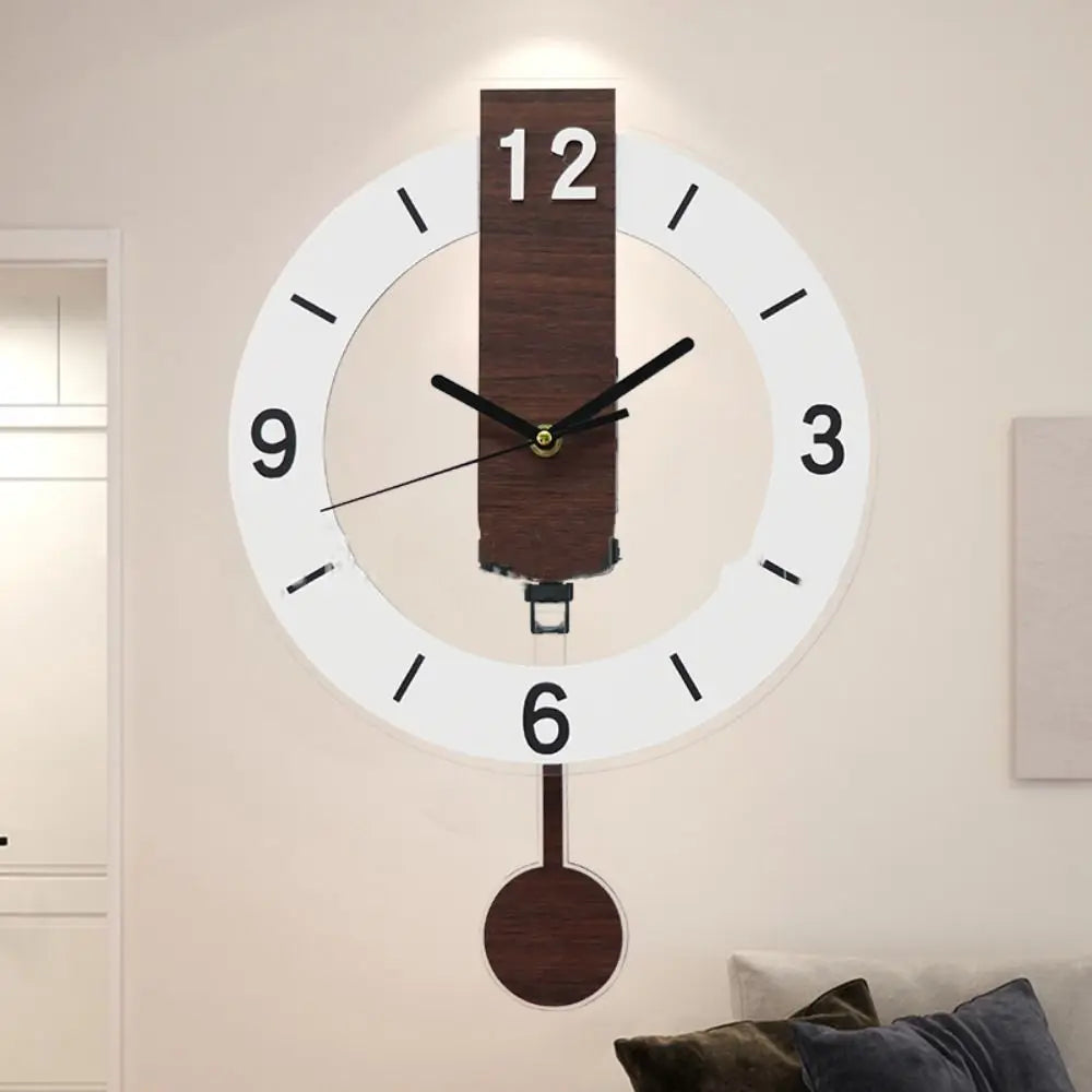 Minimalistische Wanduhr aus Acryl und Holz mit offenem Rahmen und leisem Pendel