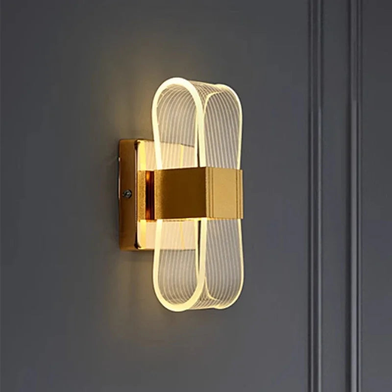 Skulpturale nordische minimalistische Wandleuchte aus geschlungenem Aluminium