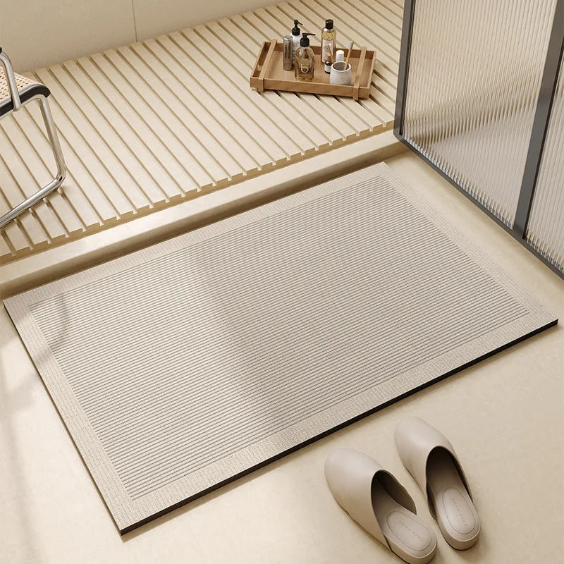 Weiche minimalistische, schnell trocknende, rutschfeste und besonders saugfähige Badematte