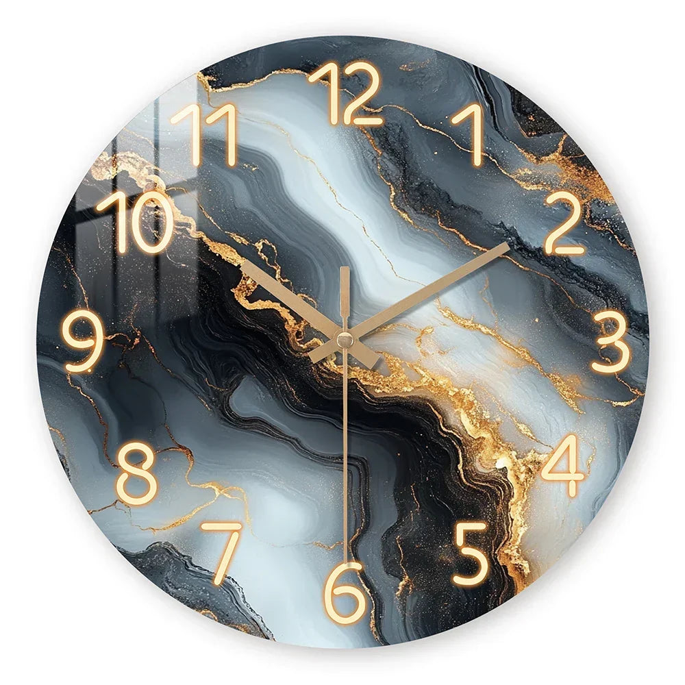 Runde Holzwanduhr mit Marmoreffekt und leisem Uhrwerk