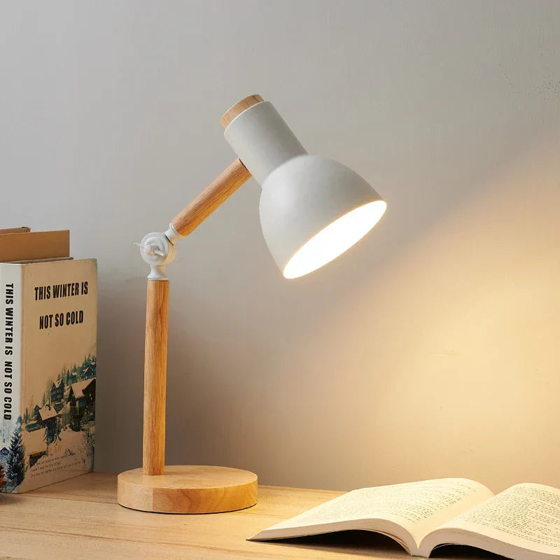 Nordische Tischlampe mit Holzbasis und verstellbarer, augenfreundlicher Beleuchtung