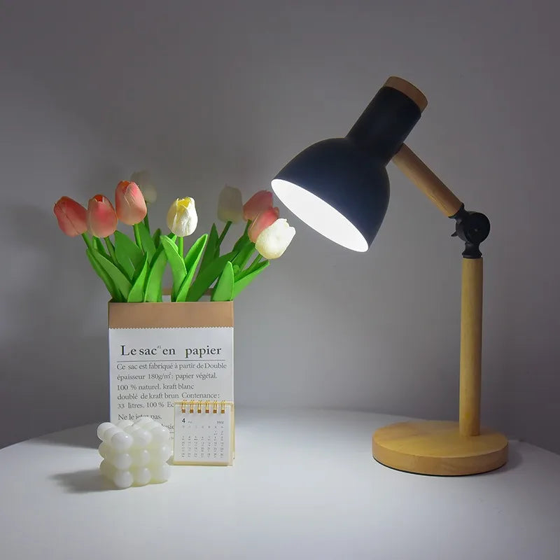 Nordische Tischlampe mit Holzbasis und verstellbarer, augenfreundlicher Beleuchtung