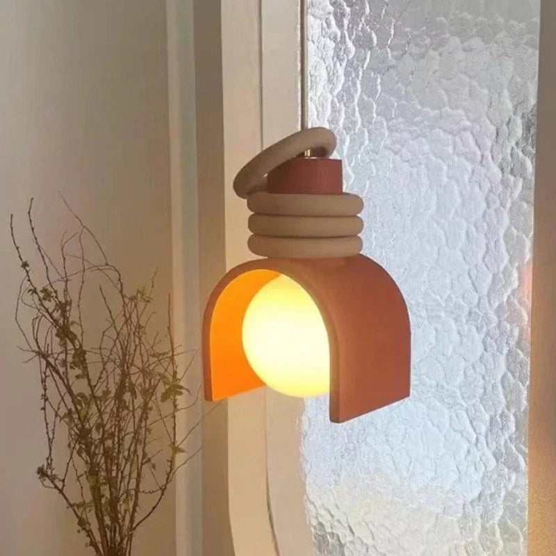 Skulpturale minimalistische japanische Hängeleuchte aus Harz in organischer Form im Wabi-Sabi-Stil