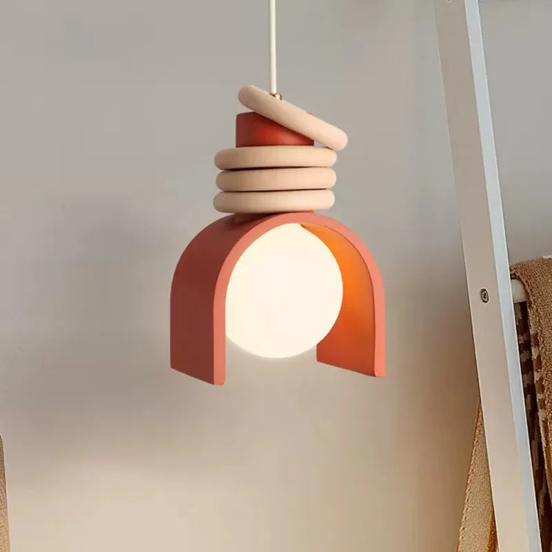 Skulpturale minimalistische japanische Hängeleuchte aus Harz in organischer Form im Wabi-Sabi-Stil