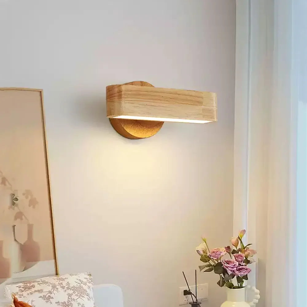 Japanisch-minimalistische Wandleuchte aus Massivholz und Aluminium, drehbar und verstellbar