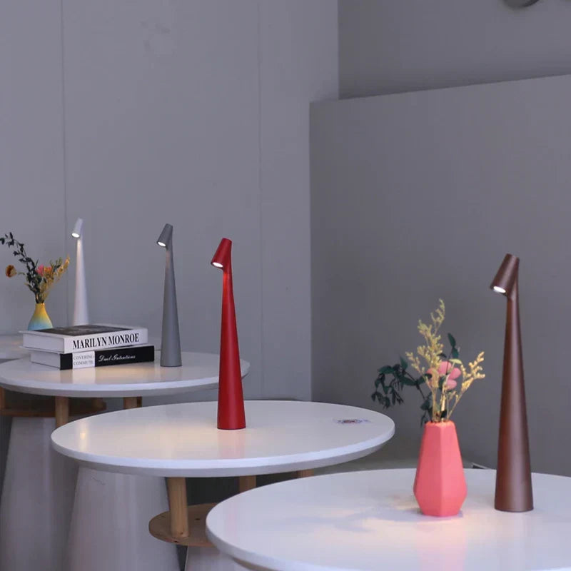 Schlanke minimalistische kabellose tragbare Tischlampe, wiederaufladbar, mit Touch-Steuerung und Dimmfunktion