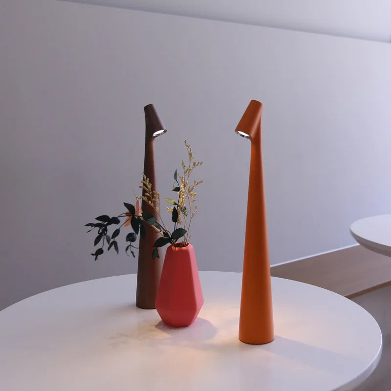 Schlanke minimalistische kabellose tragbare Tischlampe, wiederaufladbar, mit Touch-Steuerung und Dimmfunktion