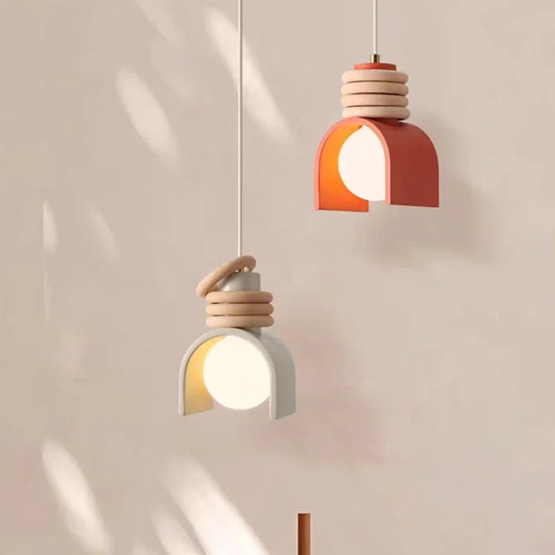 Skulpturale minimalistische japanische Hängeleuchte aus Harz in organischer Form im Wabi-Sabi-Stil