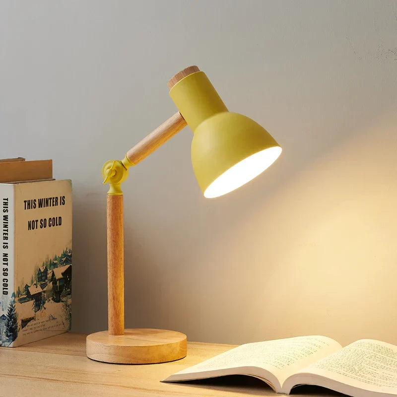 Nordische Tischlampe mit Holzbasis und verstellbarer, augenfreundlicher Beleuchtung