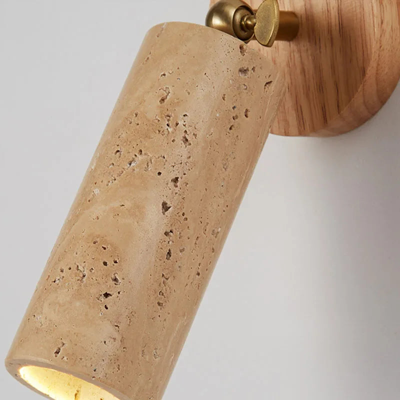 Strukturierte Wandleuchte aus Travertinstein und Holz im Wabi-Sabi-Stil